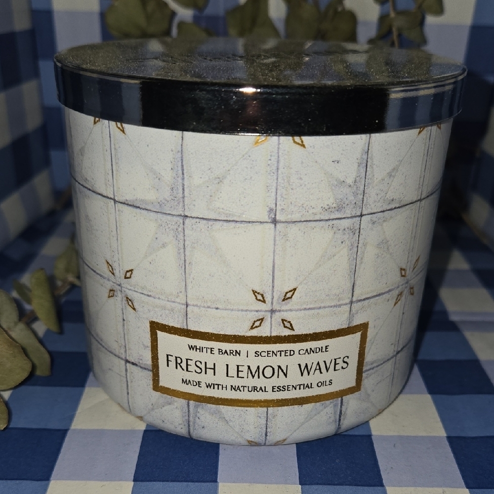 White Barn Fresh Lemon Waves Candle